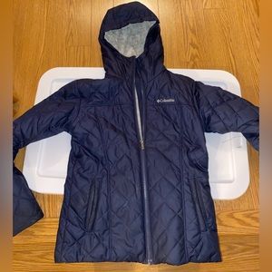 Winter jacket; full zip; zippers on the pockets
